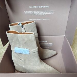 BRAND NEW: Franco Sarto Women's Tan Ankle Boots